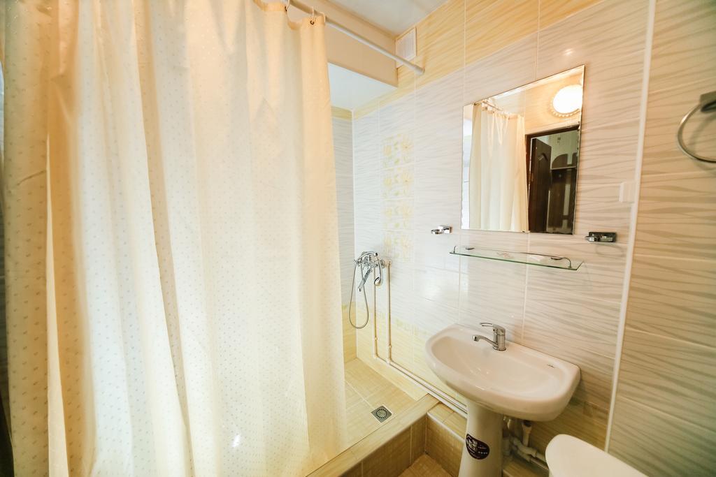 Sary Arka Hotel Pavlodar Ngoại thất bức ảnh